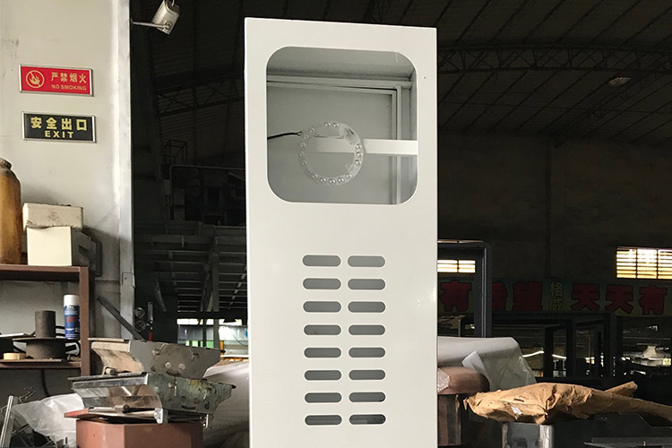 充電機箱